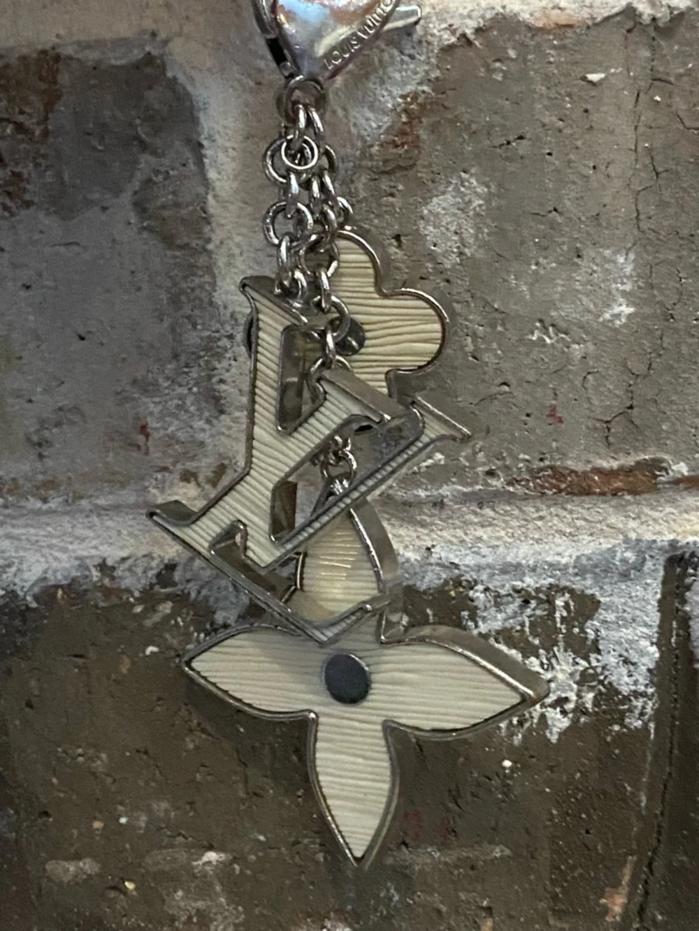 Louis Vuitton Fleur d'Epi bag charm and key holder - Picture 4 of 5